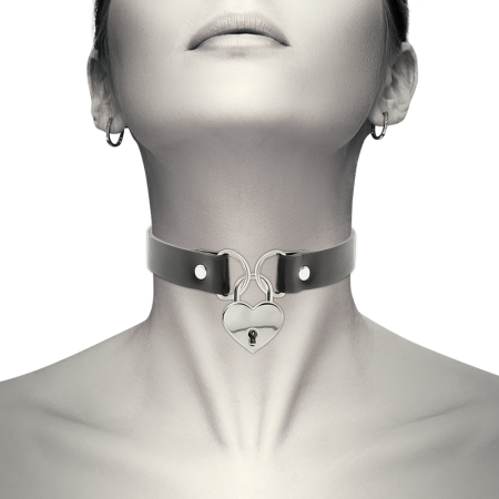COLLAR CUERO VEGANO ACCESORIO CORAZÓN CON LLAVE por sólo 11,96 €